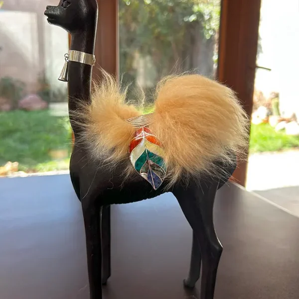 Escultura de Vicuña en Madera con Detalles en Plata - Imagen 5